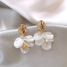 handmade petal earrings – sweet temperament design close up