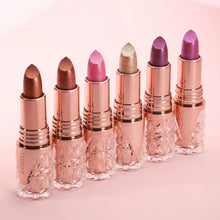 Pearl lipstick 3-in-1 pearlescent, matte and glitter finish.