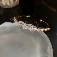 Zircon leaf gold bracelet with sparkling zircon stones