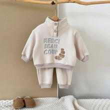 Baby tracksuit set with letter-print sweatshirt and matching pants