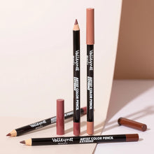 Lip liner set matte waterproof applied for defined lip look.