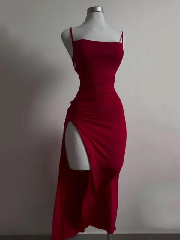 Halter neck bodycon dress with sleeveless backless design